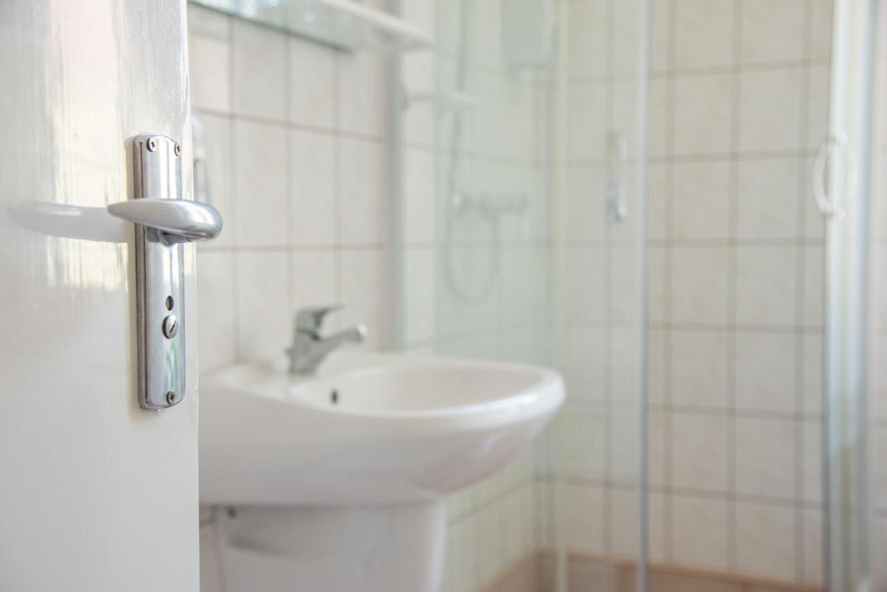 Astoria Panzio Bed & Breakfast Heviz Bagian luar foto