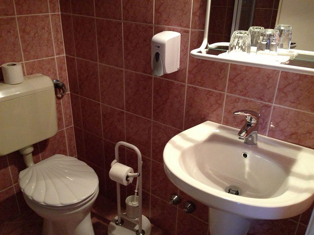 Astoria Panzio Bed & Breakfast Heviz Bagian luar foto