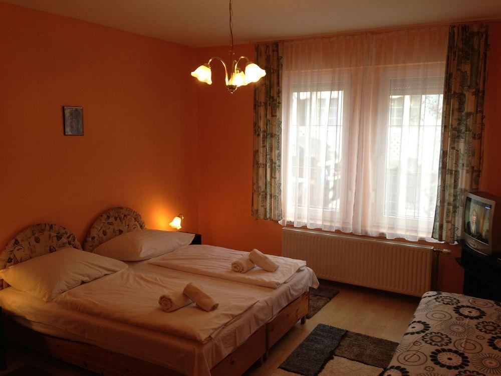 Astoria Panzio Bed & Breakfast Heviz Bagian luar foto