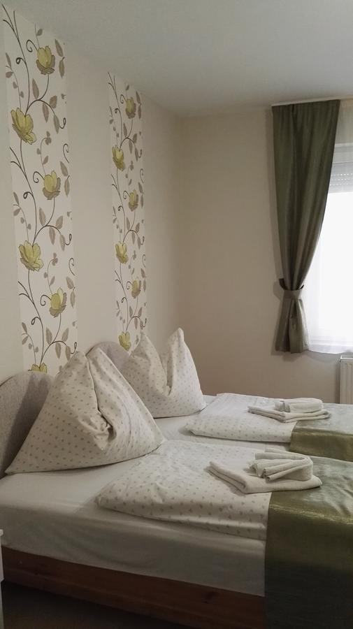 Astoria Panzio Bed & Breakfast Heviz Bagian luar foto