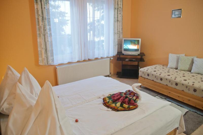 Astoria Panzio Bed & Breakfast Heviz Bagian luar foto