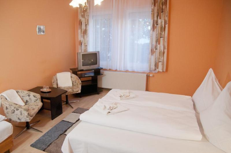 Astoria Panzio Bed & Breakfast Heviz Bagian luar foto