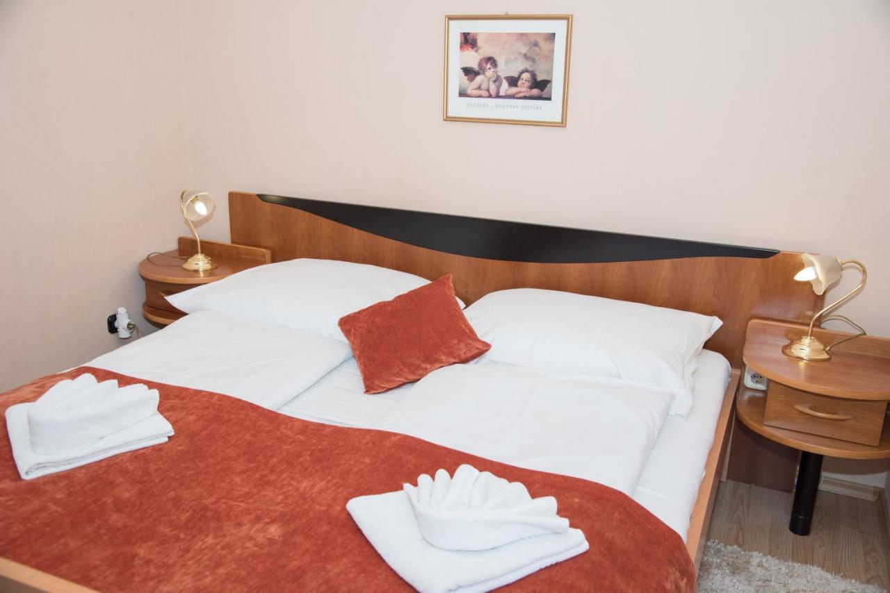 Astoria Panzio Bed & Breakfast Heviz Bagian luar foto