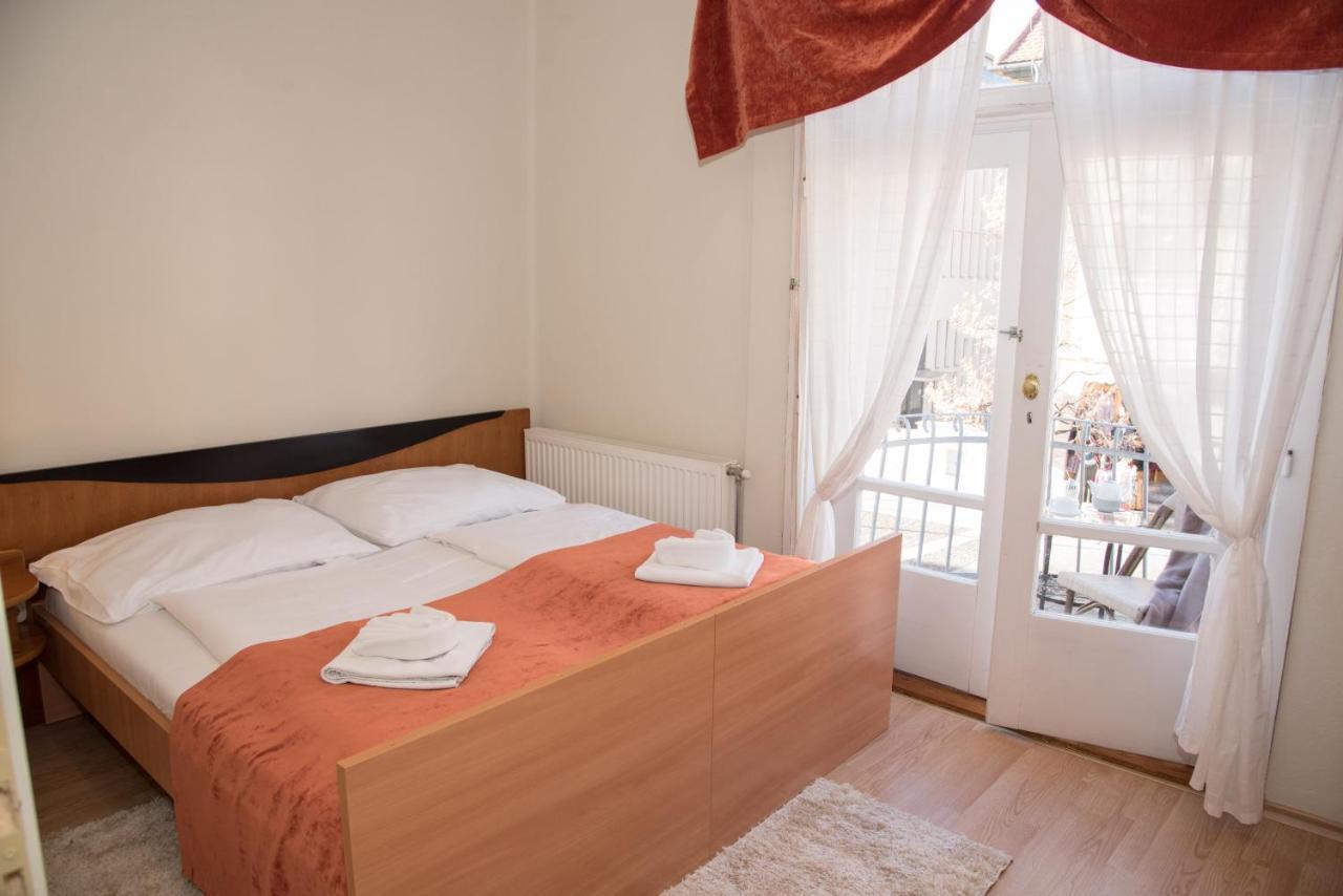 Astoria Panzio Bed & Breakfast Heviz Bagian luar foto